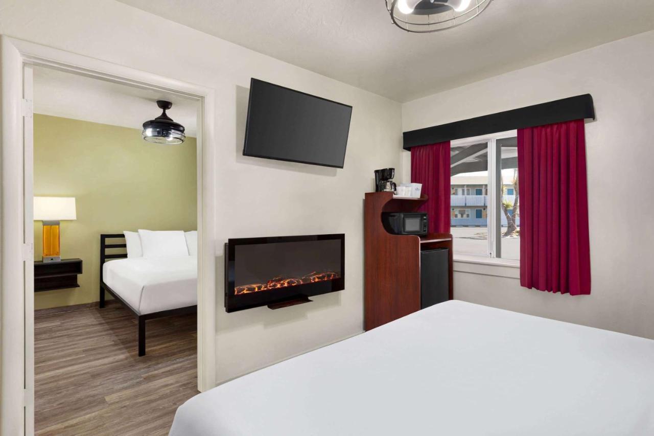 Baymont By Wyndham Fort Bragg Exterior foto